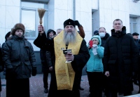 Владыка Артемий освятил медицинский автопоезд «Здоровье»