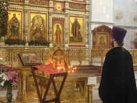 В главном храме Хабаровска помолились о погибших в Казани