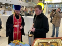 Благодатный огонь прибыл в Хабаровск