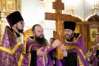Верующие Хабаровска поклонились Кресту Господню в праздник Крестовоздвижения