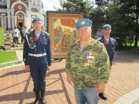С молебна святому покровителю десантников и крестного хода началось празднование Дня ВДВ в краевой столице