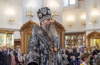 В канун пятницы Страстной седмицы митрополит Артемий совершил утреню Великой Пятницы с чтением 12 Страстных Евангелий
