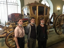 Хотелось бы  посидеть в одной из карет, но нельзя.JPG