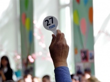В школе-интернат №4 состоялся благотворительный аукцион. 31 мая 2013 года.