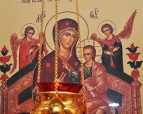 Молебен пред иконой Пресвятой Богородицы «Всецарица»,  пятилетие храма, расположенного на территории  онкологического центра. 31 августа 2011