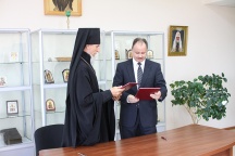 Подписание договора о сотрудничестве между Хабаровской духовной семинарией и ДФ Российской Правовой Академией. 13 сентября 2011г.