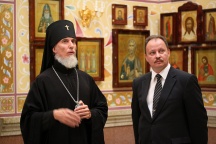 Подписание договора о сотрудничестве между Хабаровской духовной семинарией и ДФ Российской Правовой Академией. 13 сентября 2011г.