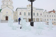 Создание ледовой композиции:  день третий. 23 декабря 2011 г.