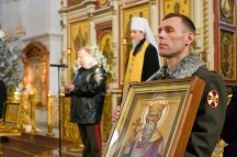 Передача иконы св. князя Владимира войскам Восточного регионального управления ВВ МВД России в Спасо-Преображенском кафедральном соборе г. Хабаровска. 14 января 2012 г.