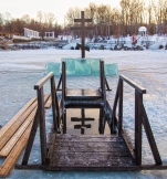 Чин великого освящения воды на иордани возле хабаровского храма 19 января 2019 г.
